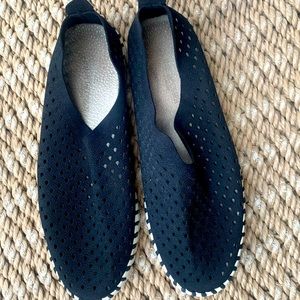 Isle Jacobsen black Tulip shoe preloved